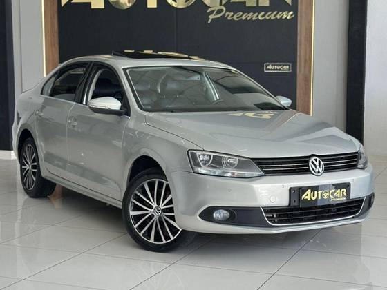 VOLKSWAGEN JETTA 2.0 TSI HIGHLINE 200CV GASOLINA 4P TIPTRONIC VOLKSWAGEN JETTA 2.0 TSI HIGHLINE 200CV GASOLINA 4P TIPTRONIC